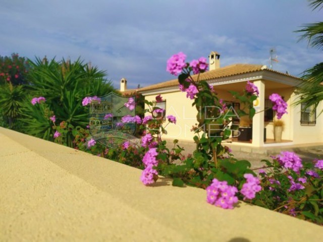 cla7329 Villa Rouge: Resale Villa for Sale in Arboleas, Almería