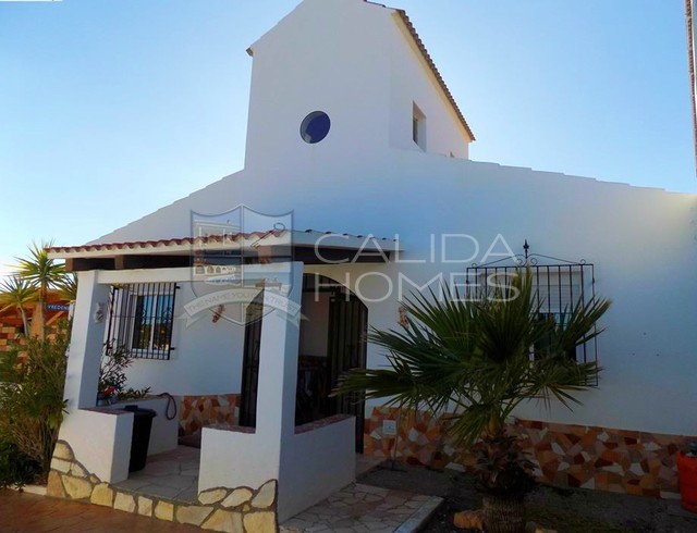 cla7342 Villa Grande: Herverkoop Villa te Koop in Partaloa, Almería