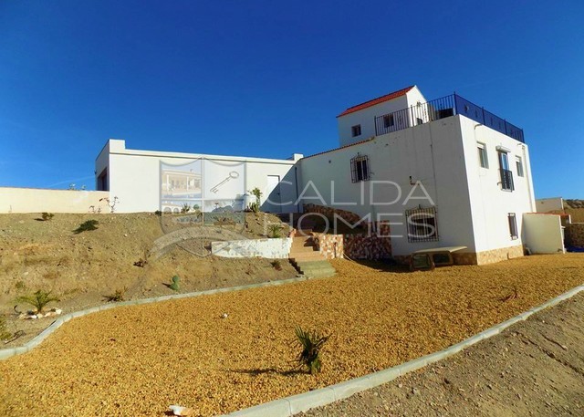 cla7342 Villa Grande: Herverkoop Villa te Koop in Partaloa, Almería