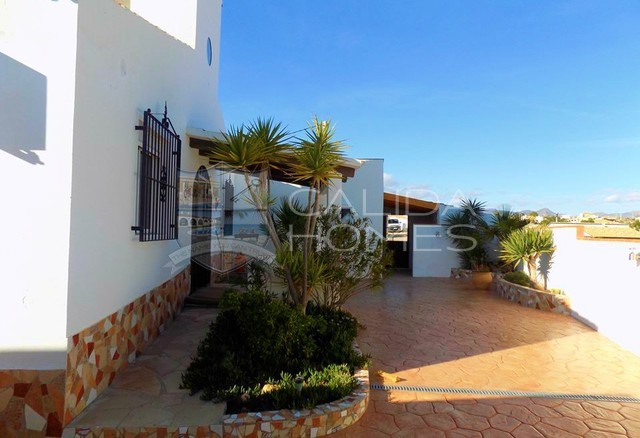 cla7342 Villa Grande: Herverkoop Villa te Koop in Partaloa, Almería