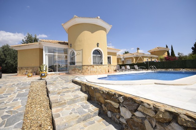 Cla7347- Villa Splendido: Herverkoop Villa te Koop in Partaloa, Almería