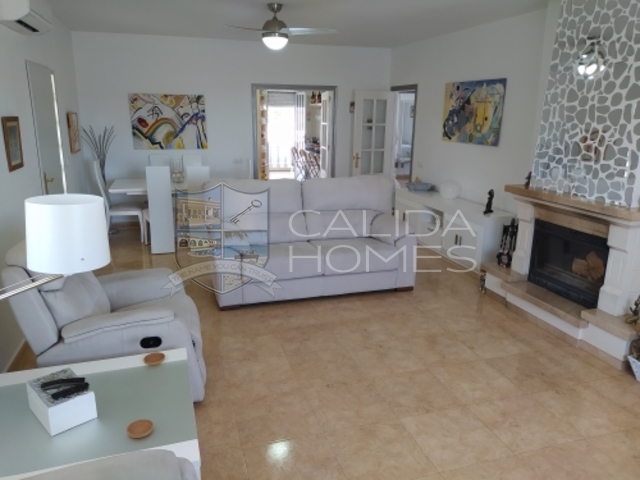 cla7389 Villa Maxwell: Resale Villa for Sale in La Piedra Amarilla, Almería