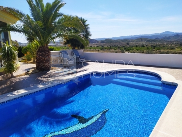 cla7389 Villa Maxwell: Resale Villa for Sale in La Piedra Amarilla, Almería