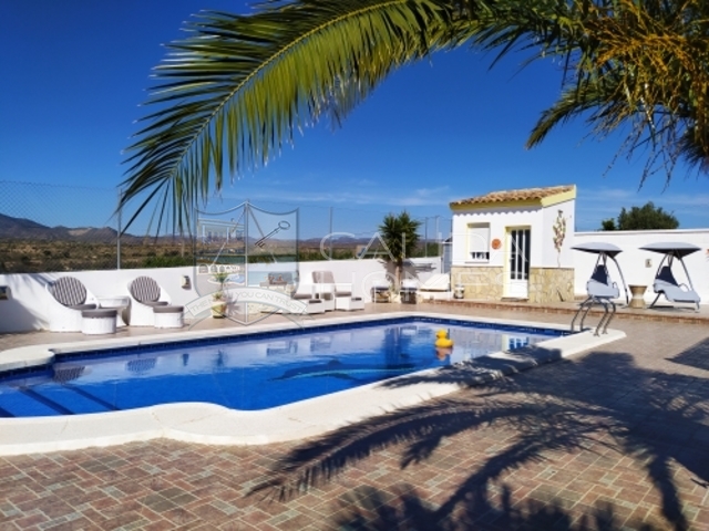 cla7389 Villa Maxwell: Resale Villa for Sale in La Piedra Amarilla, Almería