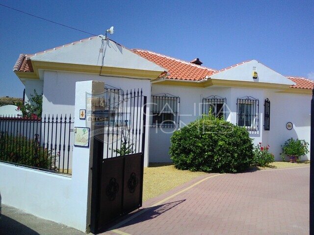 cla7437: Resale Villa for Sale in Arboleas, Almería