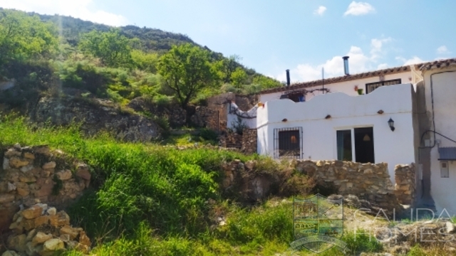 cla7517: Terraced Country House for Sale in Albanchez, Almería