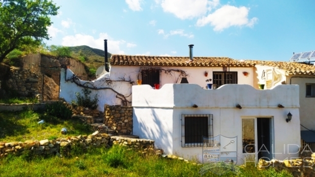 cla7517: Terraced Country House for Sale in Albanchez, Almería