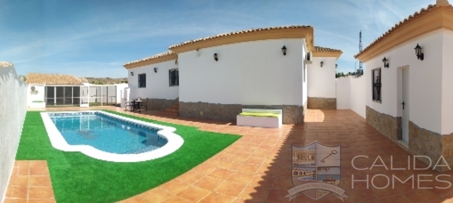 Villa Sammi: Resale Villa for Sale in Albox, Almería