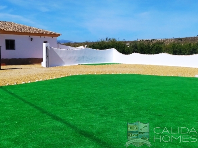 Villa Sammi: Resale Villa for Sale in Albox, Almería