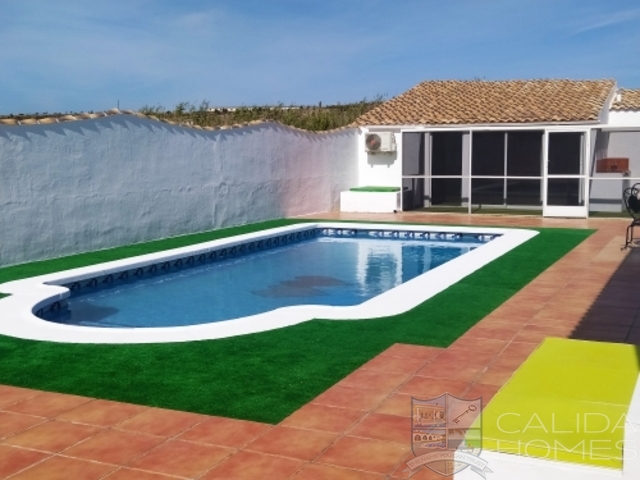 Villa Sammi: Resale Villa for Sale in Albox, Almería