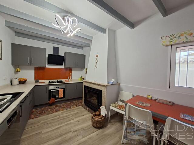 Cortijo Amaras: Village or Town House for Sale in Arboleas, Almería