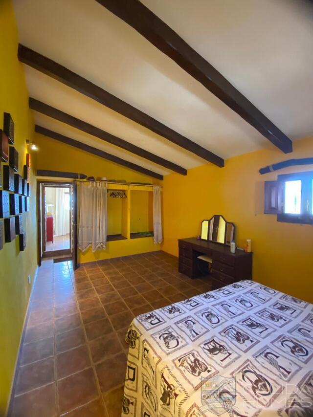 Cortijo Arbol: Detached Character House for Sale in Oria, Almería