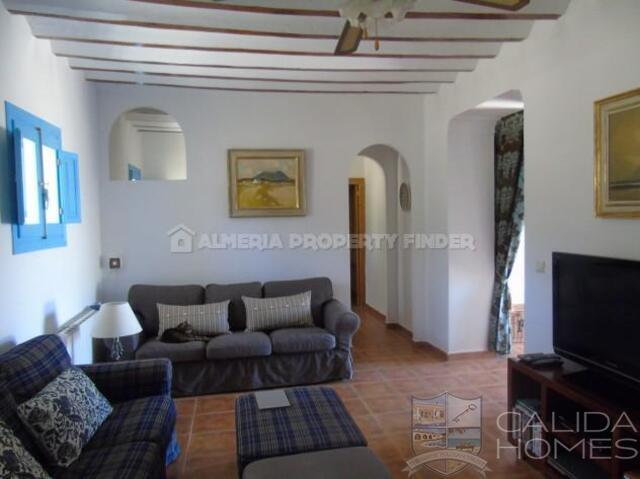 Cortijo Blanco: Detached Character House for Sale in Las Pocicas, Almería