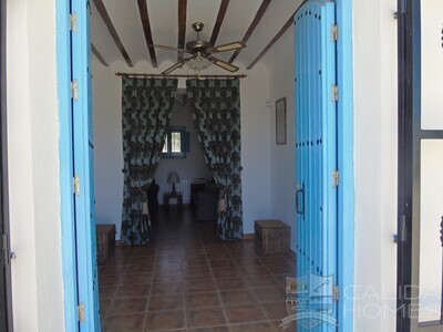 Cortijo Blanco: Detached Character House in Las Pocicas, Almería