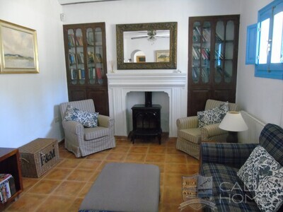 Cortijo Blanco: Detached Character House in Las Pocicas, Almería