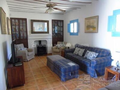 Cortijo Blanco: Detached Character House in Las Pocicas, Almería