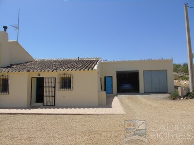 Cortijo Blanco: Detached Character House in Las Pocicas, Almería