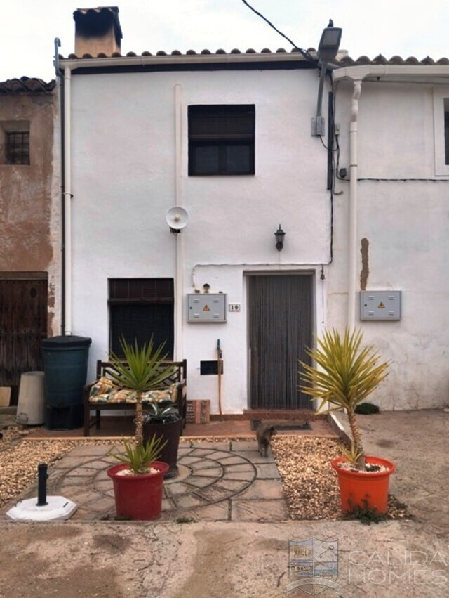 Cortijo Doris: Terraced Country House for Sale in Cantoria, Almería