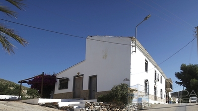 Cortijo Encantador: Dorp of Stadshuis in Arboleas, Almería