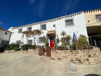 Cortijo Grande: Semi-Detached Property in Oria, Almería