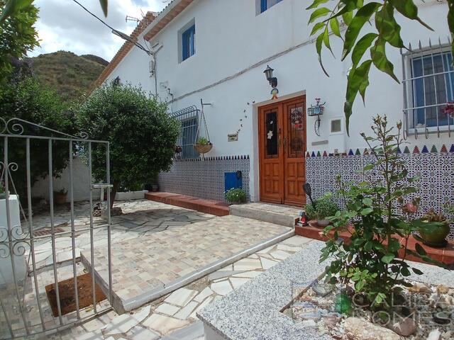 Cortijo Lili : 4 Dormitorio Duplex en venta