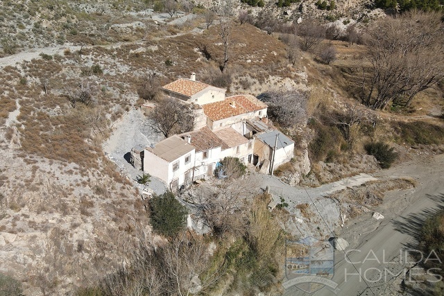 Cortijo Quiles: Vrijstaande Huis met Karakter te Koop in Oria, Almería