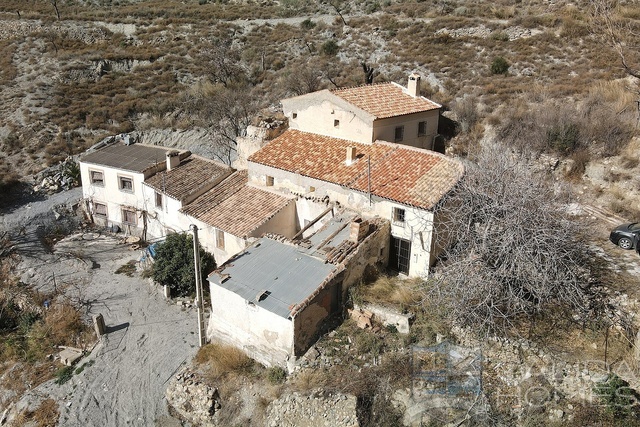 Cortijo Quiles: Vrijstaande Huis met Karakter te Koop in Oria, Almería