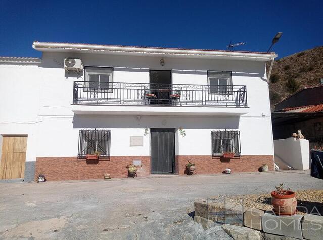 Cortijo Tranquila: Dorp of Stadshuis te Koop in Cantoria, Almería