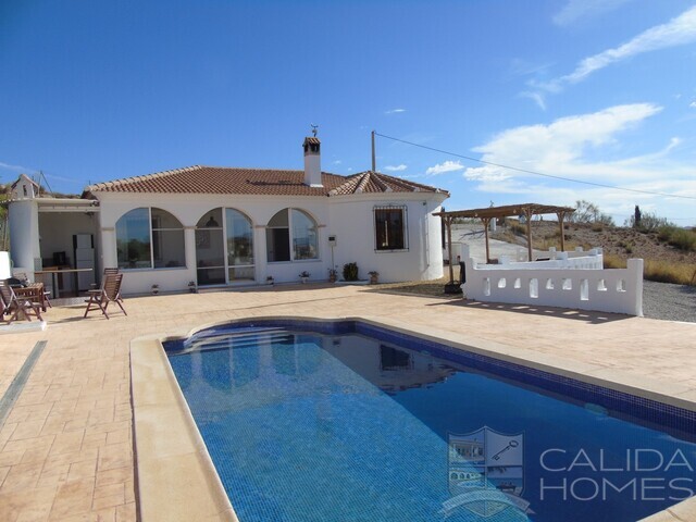 Elena: Resale Villa for Sale in Partaloa, Almería