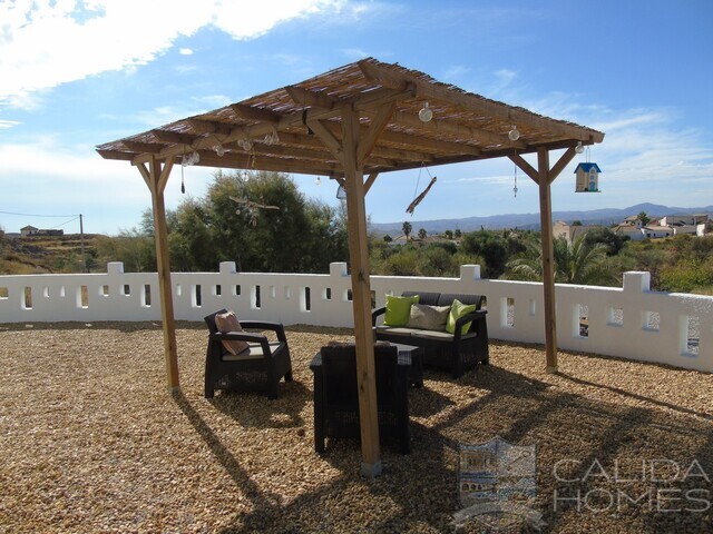 Elena: Resale Villa for Sale in Partaloa, Almería