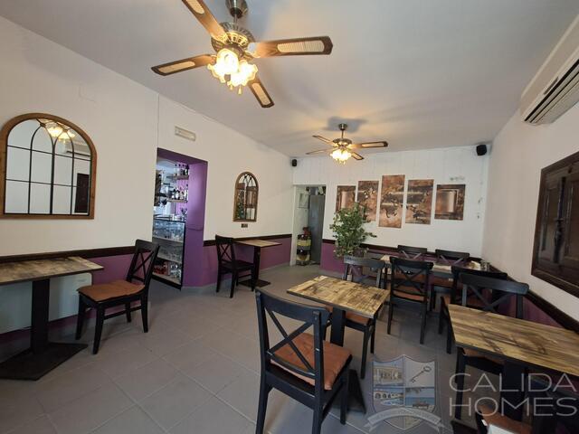 La Fiesta: Resale Villa for Sale in Arboleas, Almería