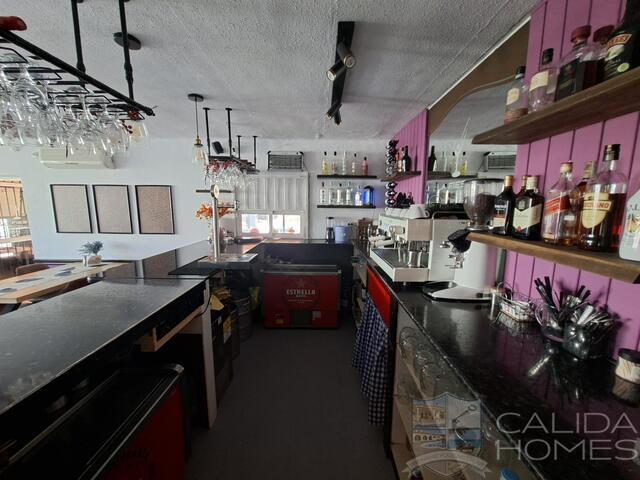 La Fiesta: Resale Villa for Sale in Arboleas, Almería