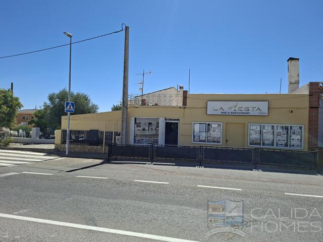 La Fiesta: Resale Villa for Sale in Arboleas, Almería