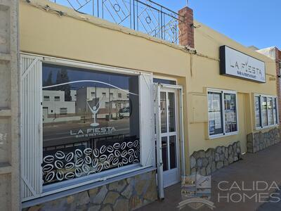 La Fiesta: Resale Villa in Arboleas, Almería