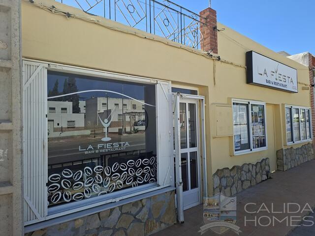 La Fiesta: Resale Villa for Sale in Arboleas, Almería
