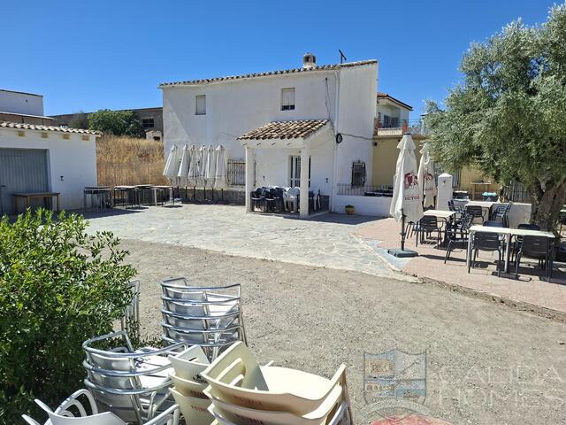 La Fiesta: Resale Villa for Sale in Arboleas, Almería