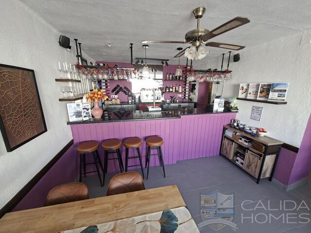 La Fiesta: Resale Villa for Sale in Arboleas, Almería