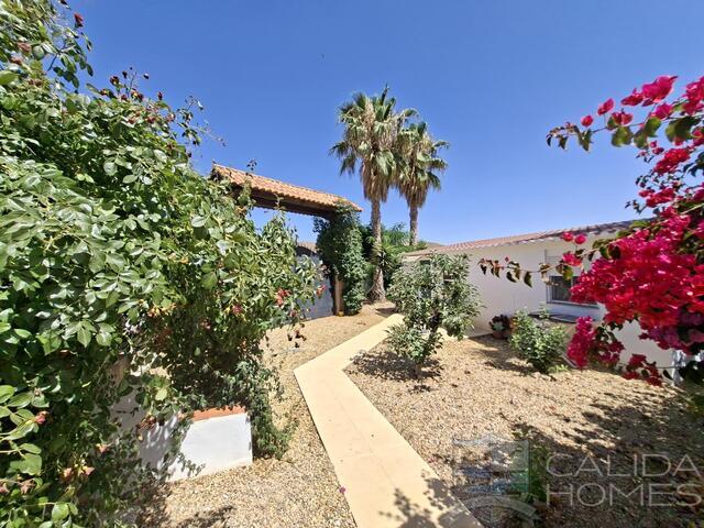 Palmera Dulce: Resale Villa for Sale in Arboleas, Almería