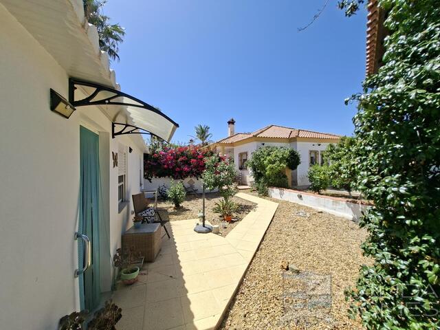 Palmera Dulce: Resale Villa for Sale in Arboleas, Almería