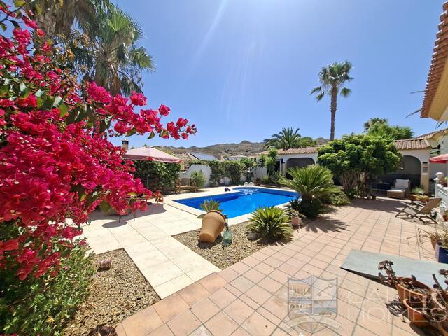 Palmera Dulce: Resale Villa for Sale in Arboleas, Almería