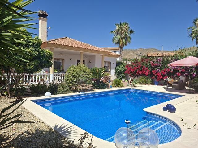 Palmera Dulce: Resale Villa for Sale in Arboleas, Almería