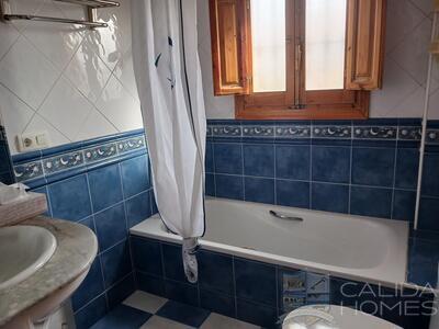 Villa Pearl : Resale Villa in Arboleas, Almería