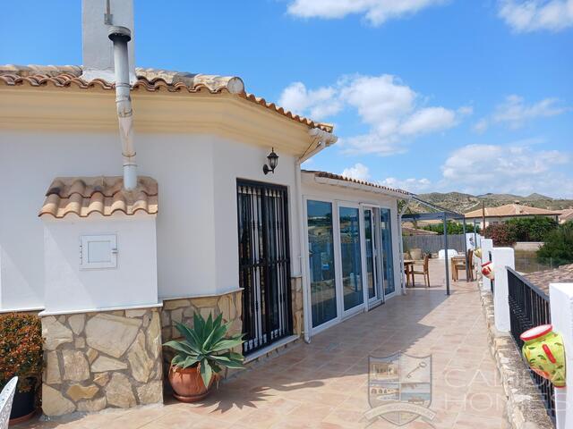 Villa Sierra Vista : Resale Villa for Sale in Arboleas, Almería
