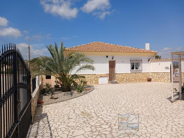 Villa Sierra Vista : Resale Villa for Sale in Arboleas, Almería