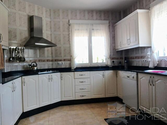 Villa Sierra Vista : Resale Villa for Sale in Arboleas, Almería