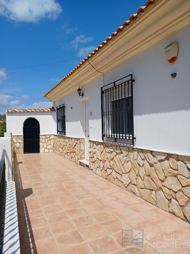 Villa Sierra Vista : Resale Villa for Sale in Arboleas, Almería