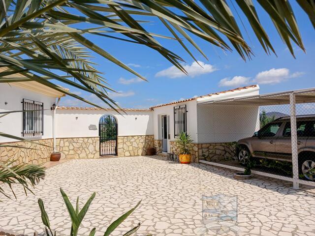 Villa Sierra Vista : Resale Villa for Sale in Arboleas, Almería