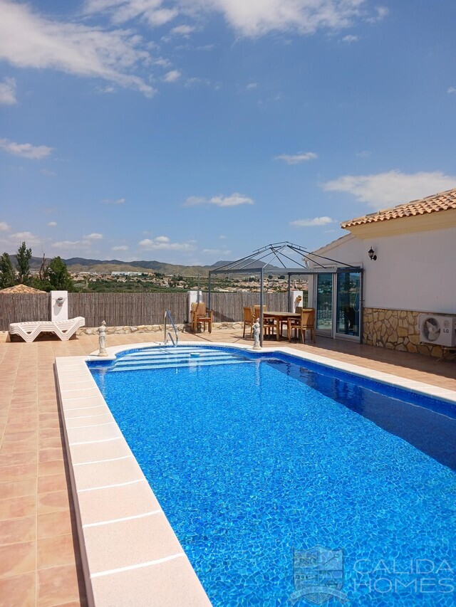 Villa Sierra Vista : Resale Villa for Sale in Arboleas, Almería