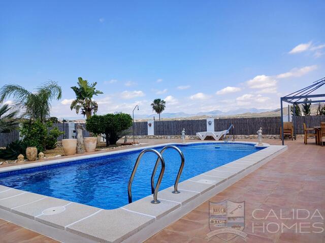 Villa Sierra Vista : Resale Villa for Sale in Arboleas, Almería