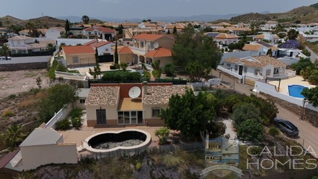 Villa Acacia: Resale Villa for Sale in Arboleas, Almería